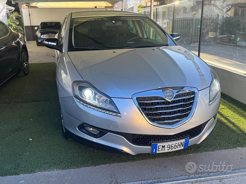 Usata Lancia Delta 120 CV (88 kW) 2012 Grigio Utilitaria
