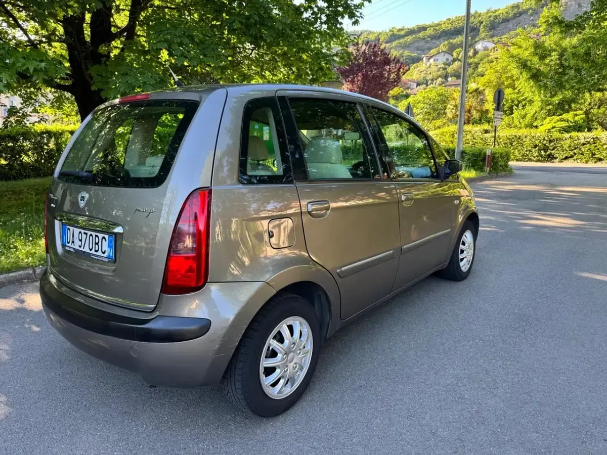 Usata Lancia Musa 69 CV (50 kW) 2005 Marrone Monovolume