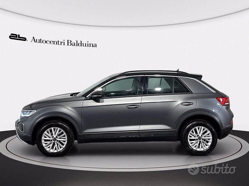Usata VW T-Roc Life 150 CV (110 kW) 2023 Grigio indyum/tetto nero SUV