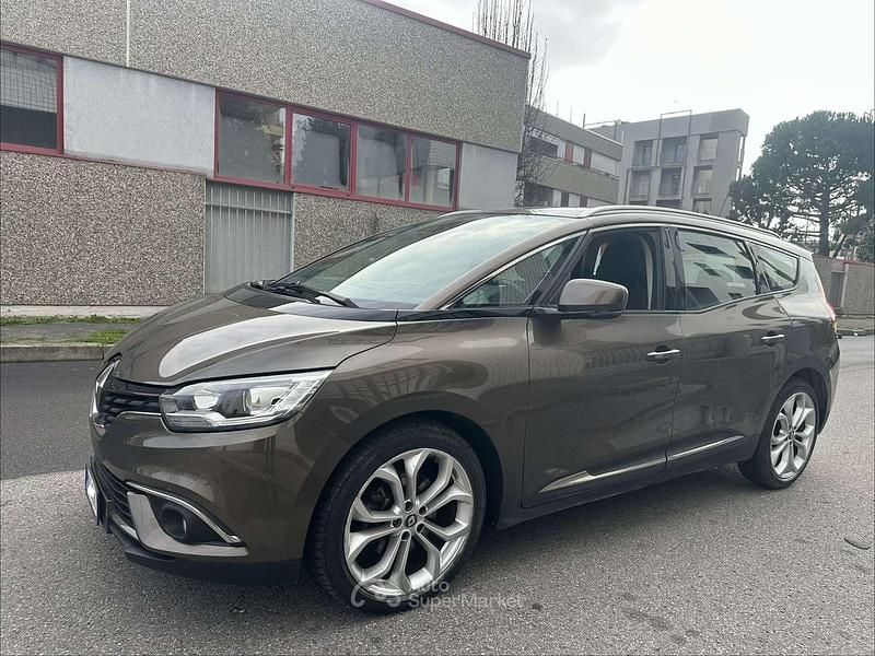 Usata Renault Grand Scénic IV Initiale Paris 131 CV (96 kW) 2017 Marrone Monovolume