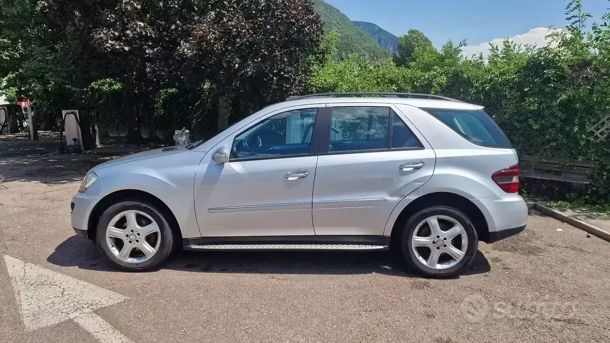 Usata Mercedes ML320 224 CV (164 kW) 2008 Grigio SUV