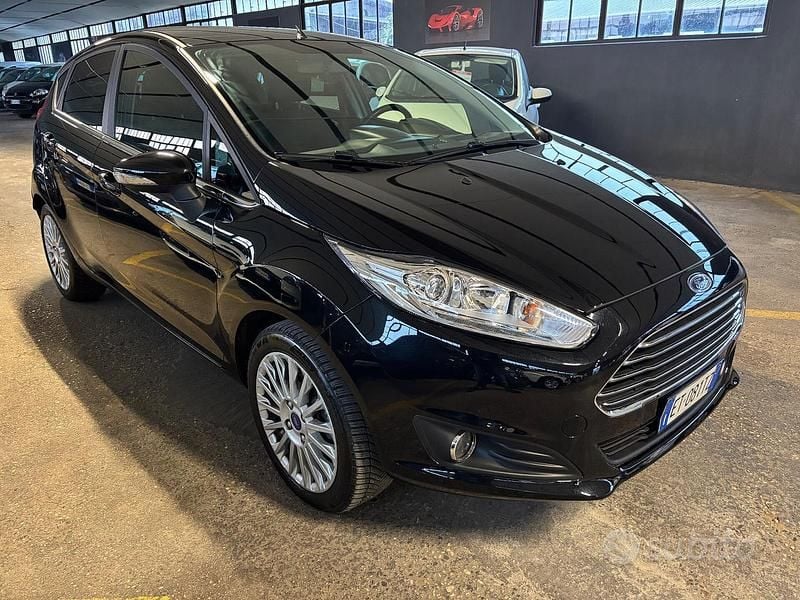 Usata Ford Fiesta Titanium 75 CV (55 kW) 2014 Nero Utilitaria