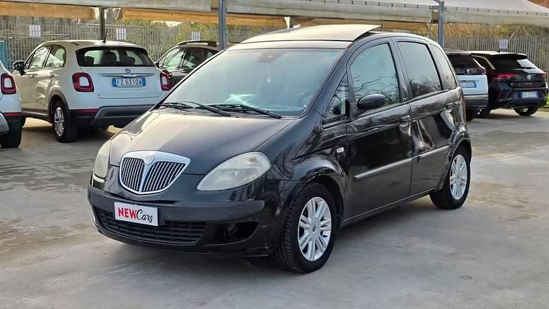 Usata Lancia Musa 90 CV (66 kW) 2006 Nero Monovolume