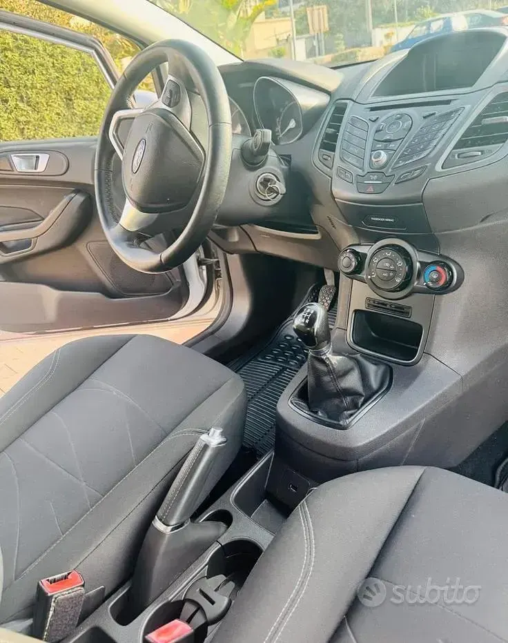 Usata Ford Fiesta 58 CV (42 kW) 2016 Grigio Utilitaria