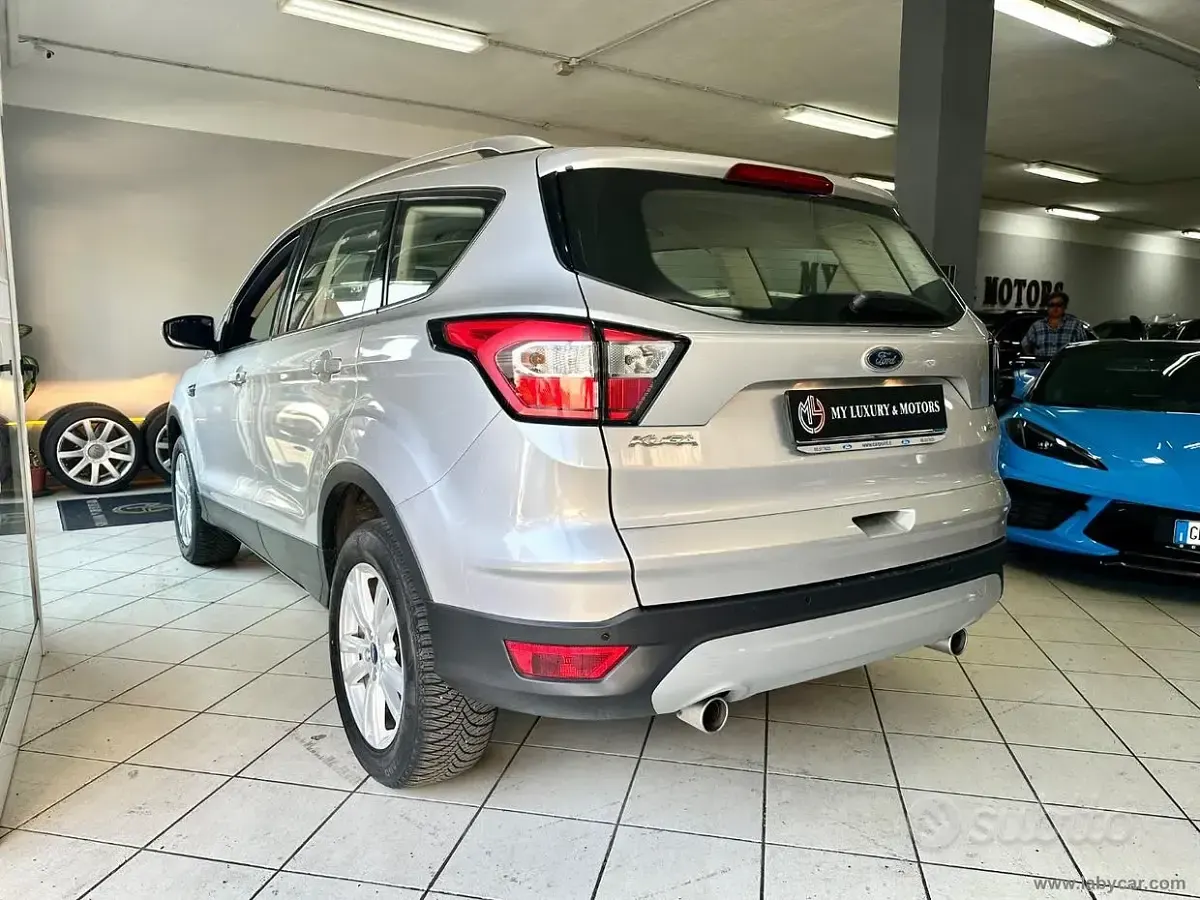 Usata Ford Kuga Business Edition 120 CV (88 kW) 2018 Argento SUV