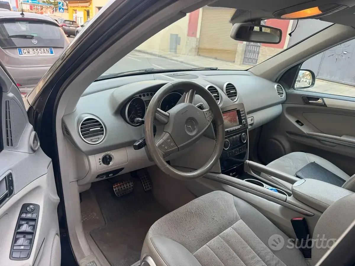 Usata Mercedes ML320 224 CV (164 kW) 2007 Nero SUV