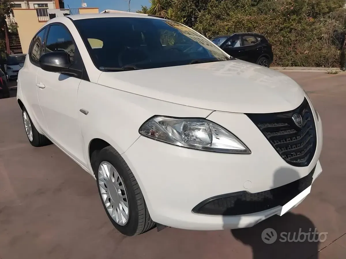 Usata Lancia Ypsilon 95 CV (69 kW) 2015 Bianco Utilitaria