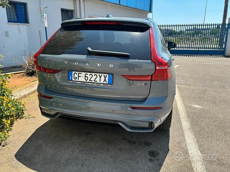 Usata Volvo XC60 R-Design 200 CV (147 kW) 2021 Grigio SUV