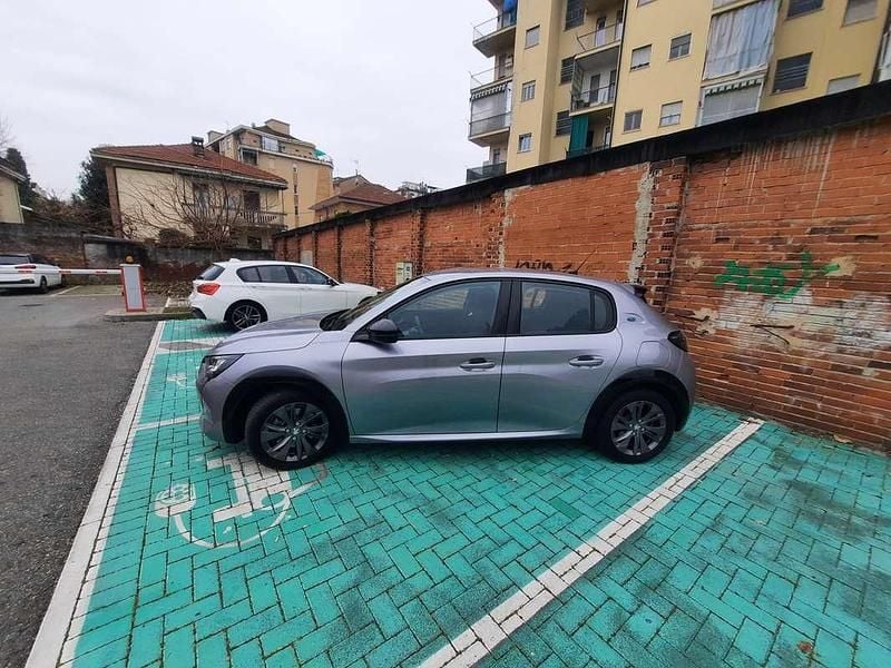 Usata Peugeot 208 Allure 56 kW (77 CV) 2022 Grigio Utilitaria
