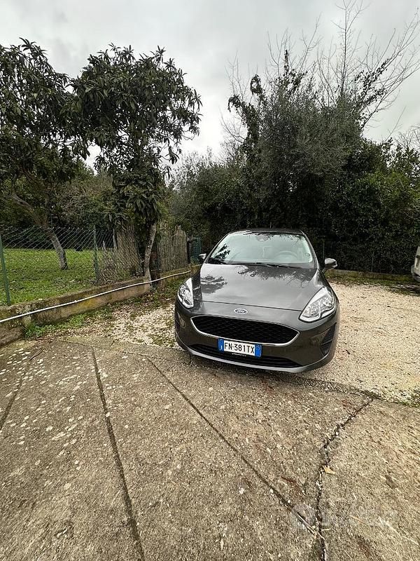 Usata Ford Fiesta 85 CV (62 kW) 2017 Grigio Berlina
