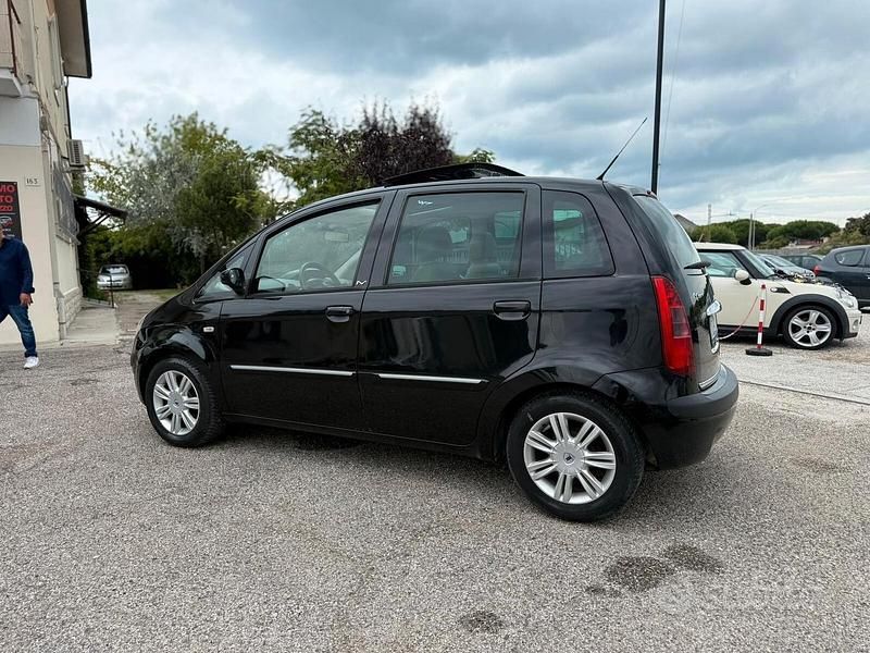 Usata Lancia Musa 77 CV (56 kW) 2011 Nero Monovolume