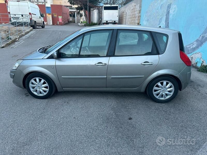 Usata Renault Scénic II 106 CV (77 kW) 2007 Grigio Monovolume