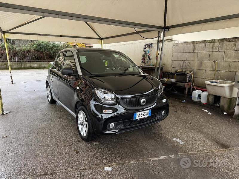 Usata Smart ForFour 64 CV (47 kW) 2017 Nero Utilitaria