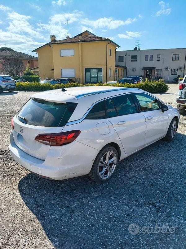 Usata Opel Astra Business Elegance 122 CV (89 kW) 2019 Bianco Station wagon