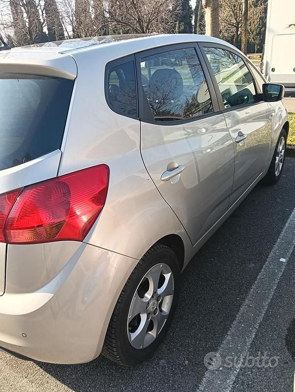 Usata Kia Venga 2010 Grigio Utilitaria