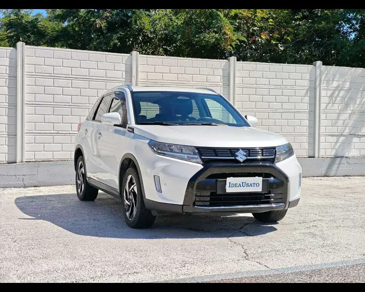 Usata Suzuki Vitara 102 CV (75 kW) 2024 Bianco SUV