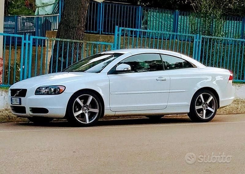 Usata Volvo C70 136 CV (100 kW) 2010 Bianco Cabrio