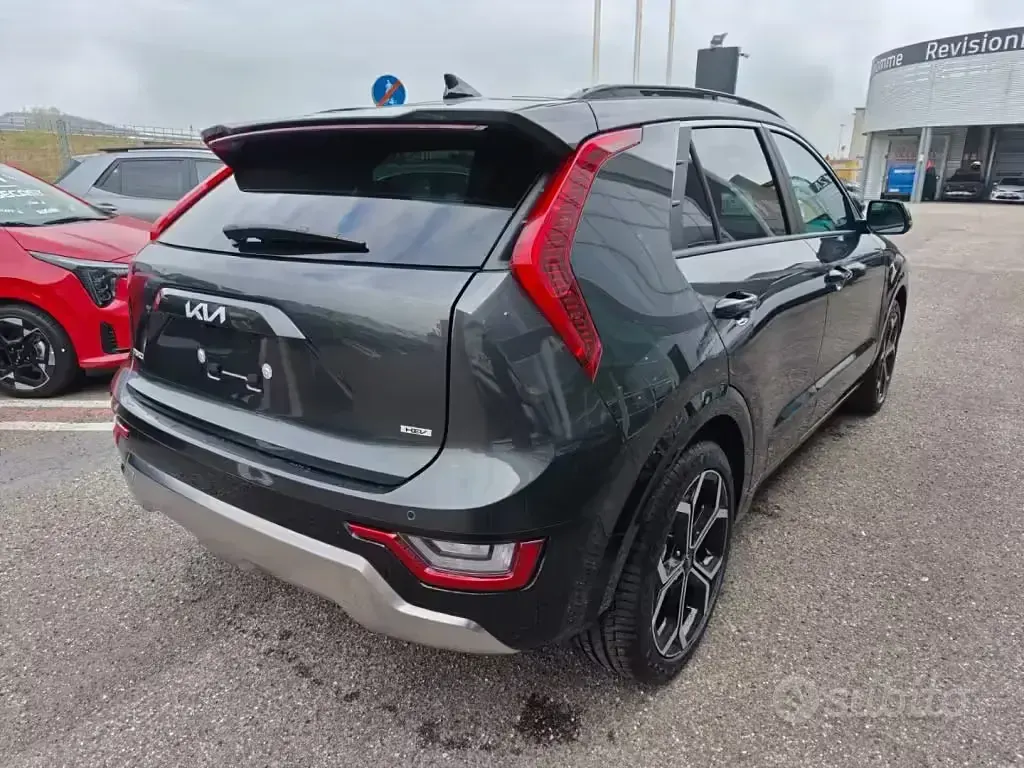 Nieuw Kia Niro 92 PK (67 kW) 2026 Grijs SUV