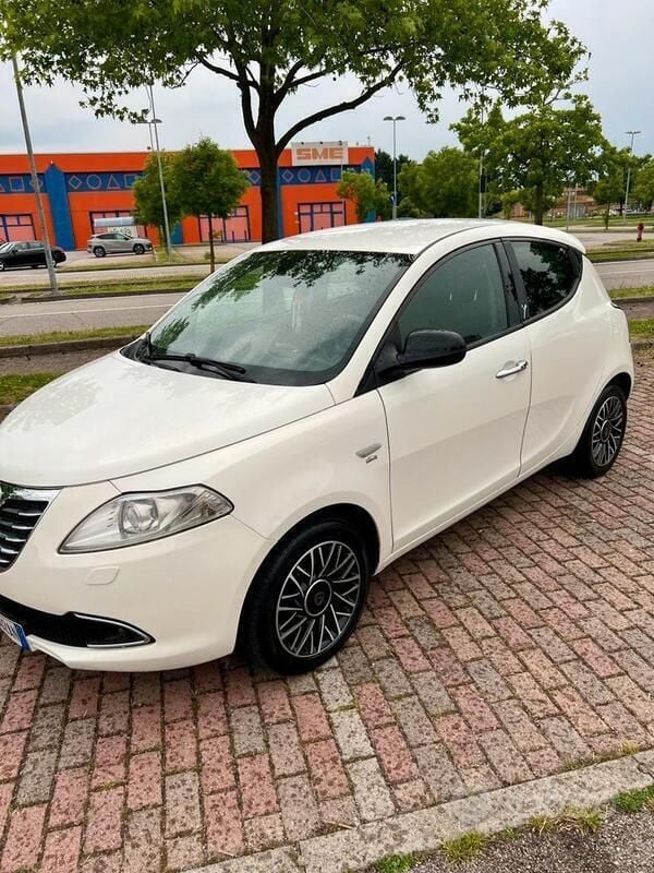 Usata Lancia Ypsilon S 95 CV (69 kW) 2015 Bianco Utilitaria