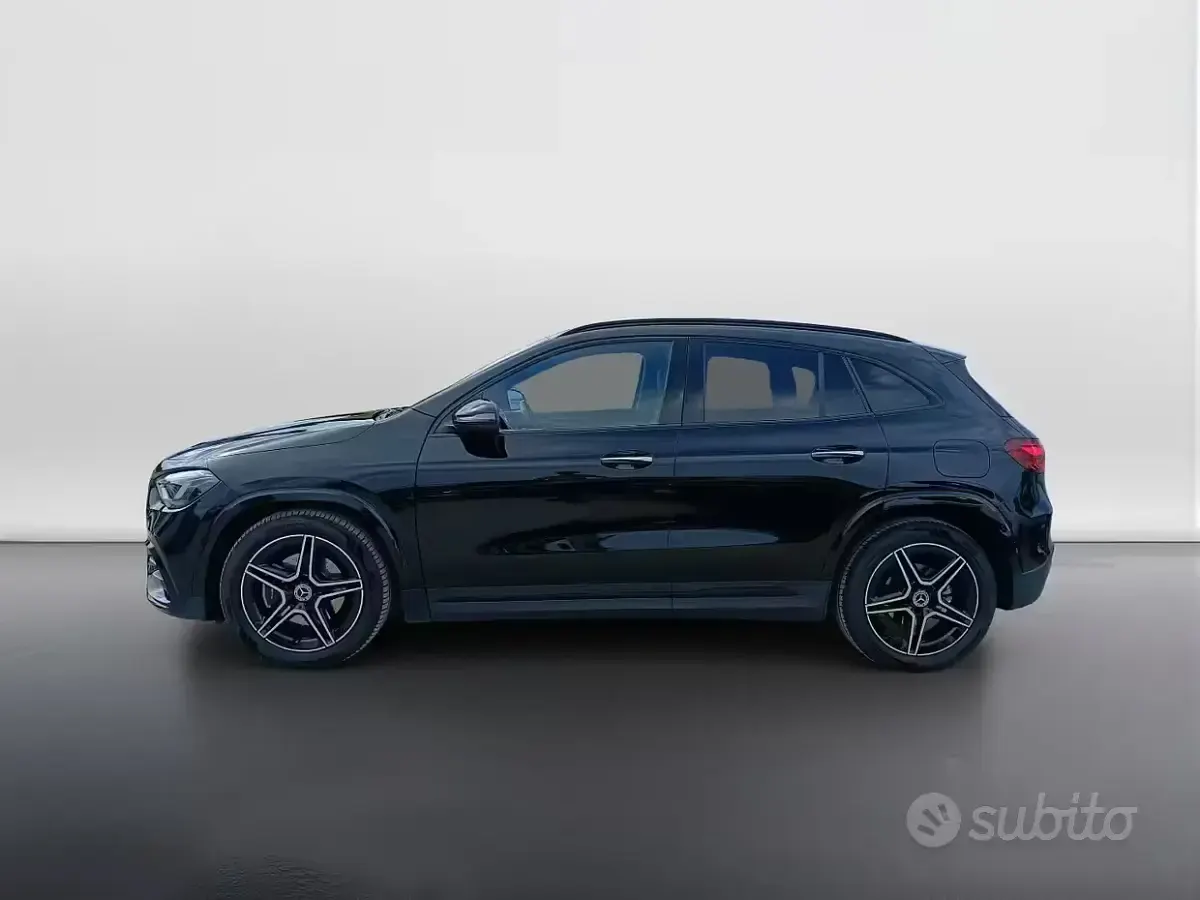 Usata Mercedes GLA200 AMG line 150 CV (110 kW) 2024 Nero SUV