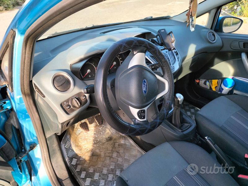 Usata Ford Fiesta 96 CV (70 kW) 2009 Blu Utilitaria