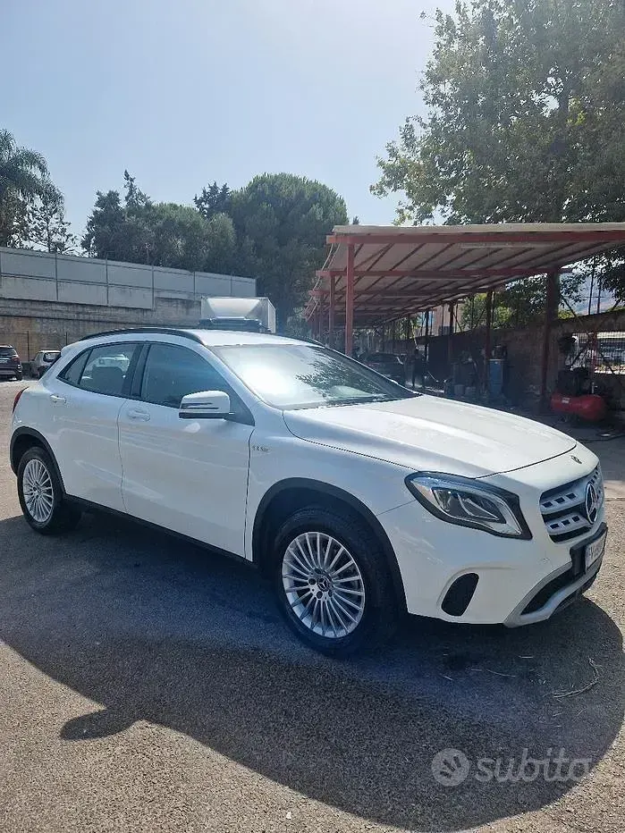 Usata Mercedes GLA200 136 CV (100 kW) 2019 Bianco SUV