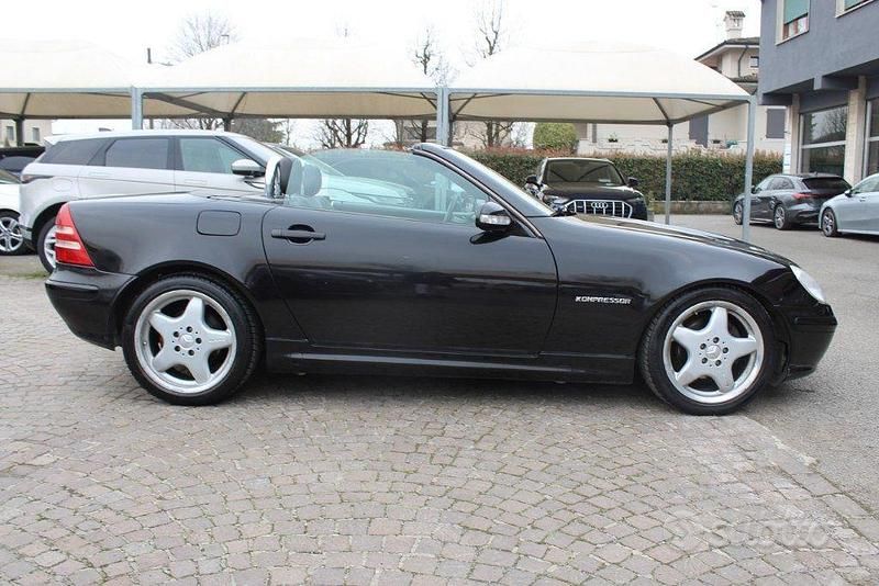Begagnad Mercedes SLK200 163 HK (119 kW) 2001 Svart Cab