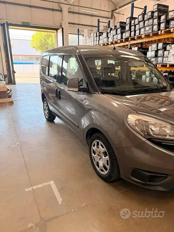 Usata Fiat Doblò 95 CV (69 kW) 2017 Grigio Monovolume