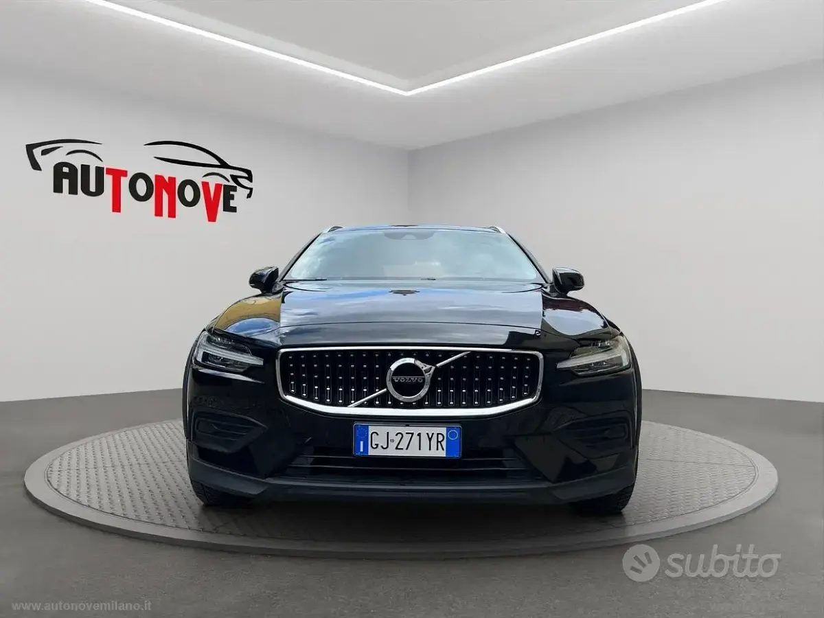 Usata Volvo V60 CC 197 CV (144 kW) 2022 Onyx black Station wagon