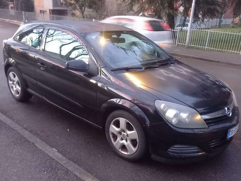 Nero Usata 2006 Opel Astra GTC Cosmo Coupé | 3100 € (Super prezzo) - Immagine 1/4