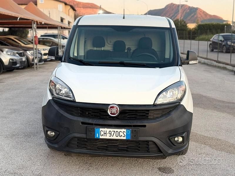 Usado Fiat Doblò 105 HP (77 kW) 2021 Branco Monovolume