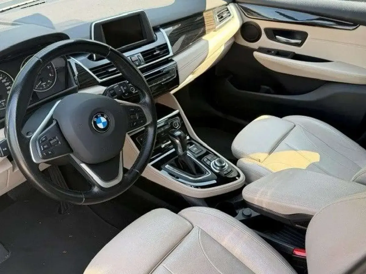 Usata BMW 218 Gran Tourer Luxury Line 150 CV (110 kW) 2016 Blu Monovolume