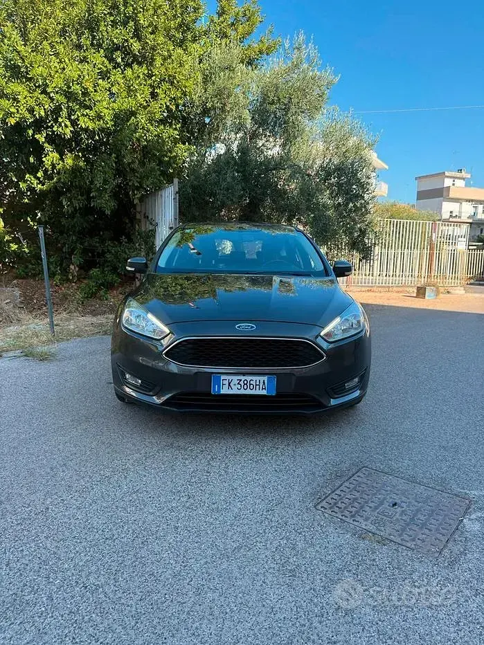 Usata Ford Focus Titanium 95 CV (69 kW) 2017 Marrone Berlina