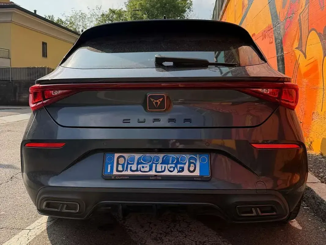 Usata Cupra Leon 150 CV (110 kW) 2024 Grigio Berlina