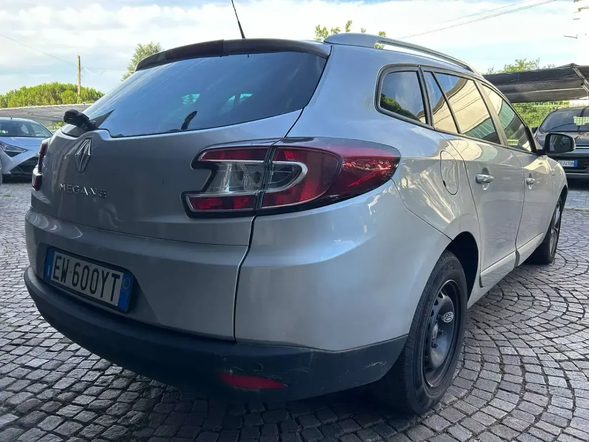 Usata Renault Mégane GrandTour LIMITED 110 CV (80 kW) 2014 Argento Station wagon