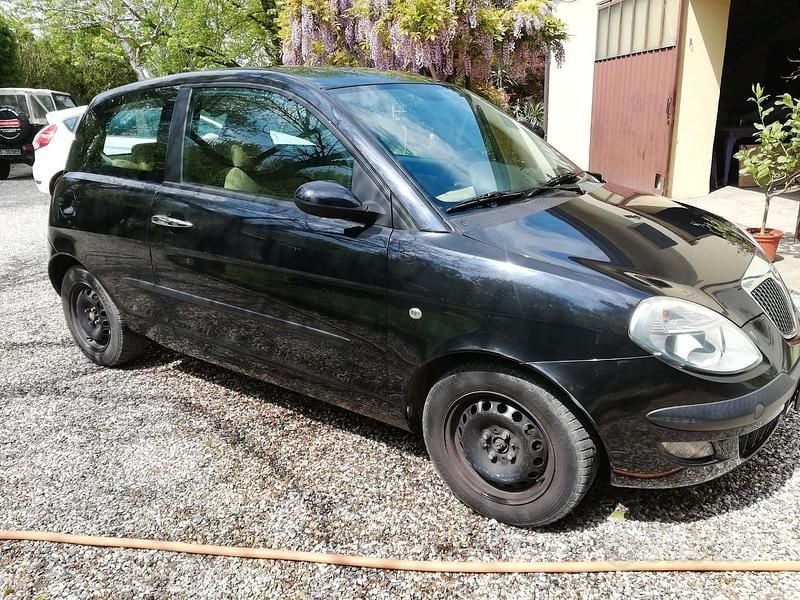 Usata Lancia Ypsilon 80 CV (58 kW) 2004 Blu Utilitaria