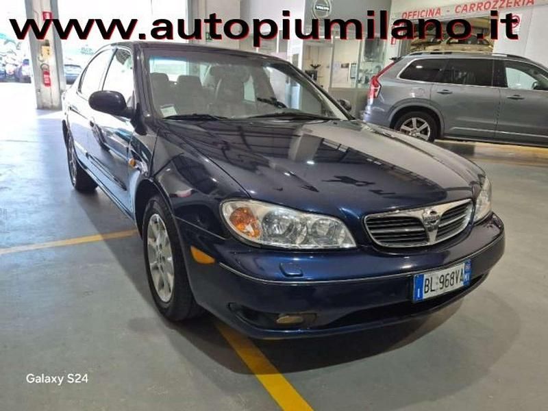 Usata Nissan Maxima 140 CV (102 kW) 2000 Blu/azzurro Berlina