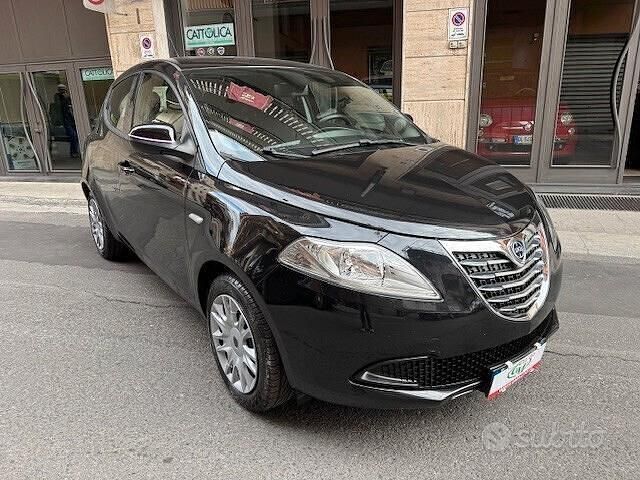Usata Lancia Ypsilon 69 CV (50 kW) 2013 Nero Utilitaria