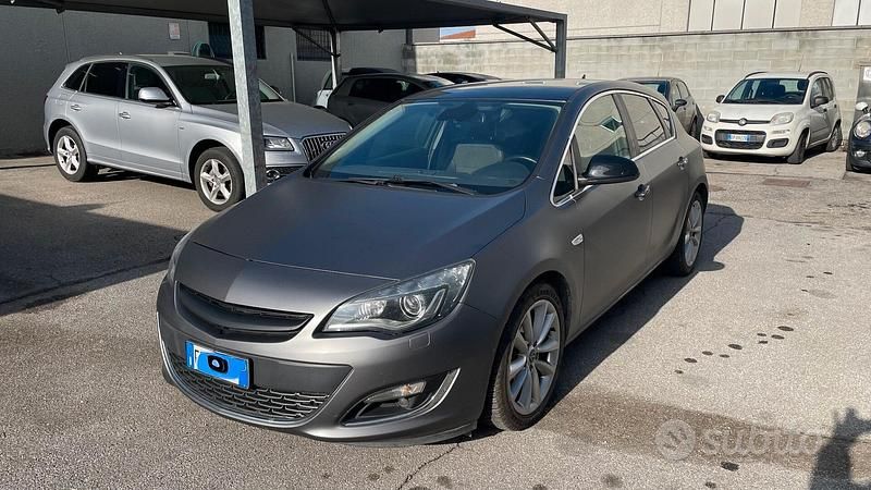 Usata Opel Astra Cosmo 110 CV (80 kW) 2013 Grigio Berlina
