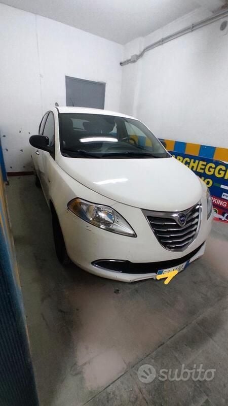 Usata Lancia Ypsilon 69 CV (50 kW) 2015 Bianco Utilitaria