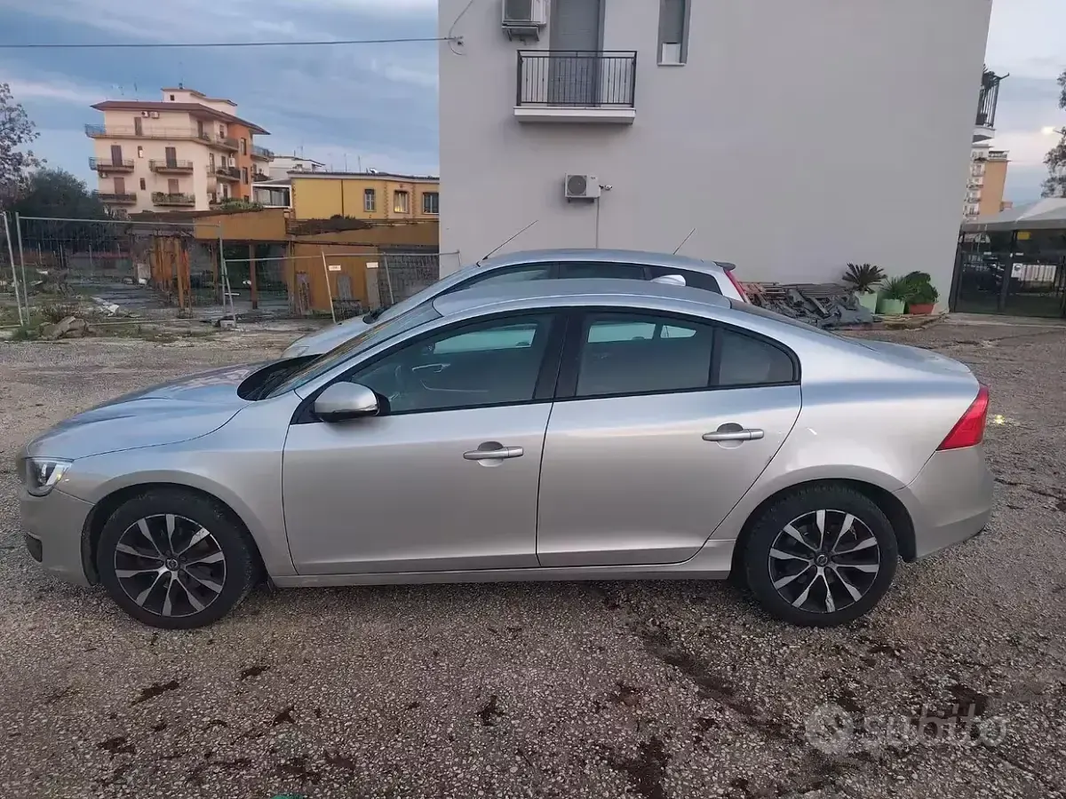 Usata Volvo S60 150 CV (110 kW) 2018 Grigio Berlina