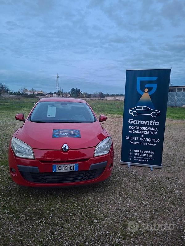 Rosso Usata 2009 Renault Mégane Tre volumi | 3000 € (Buon prezzo) - Immagine 1/4