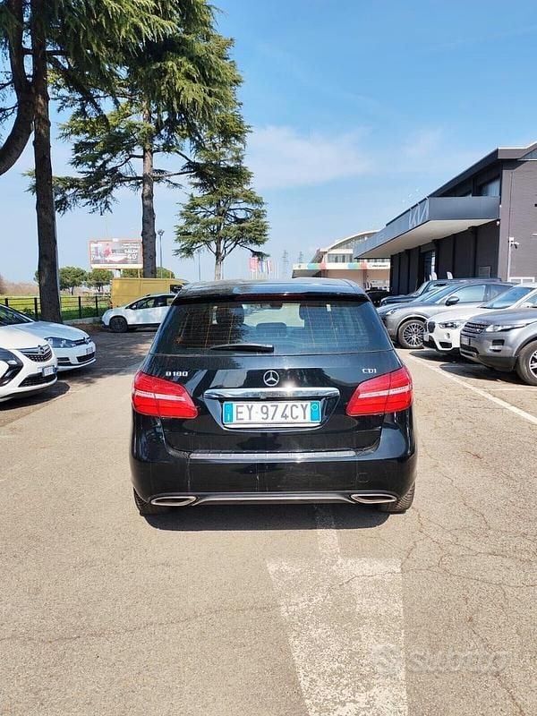 Usata Mercedes B180 Premium 109 CV (80 kW) 2015 Nero Monovolume