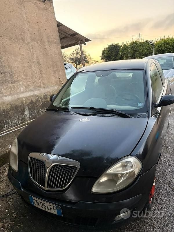 Gebraucht Lancia Ypsilon 70 PS (51 kW) 2004 Schwarz Kleinwagen