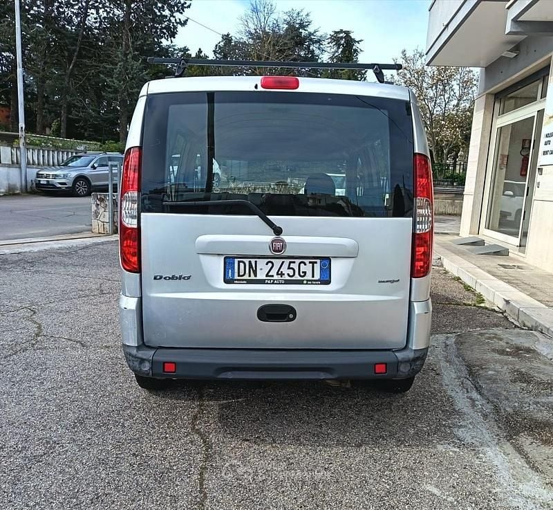 Usata Fiat Doblò 86 CV (63 kW) 2008 Gray Monovolume