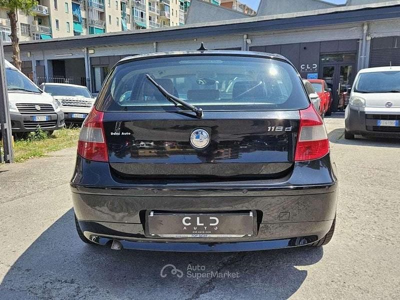 Usata BMW 118 122 CV (89 kW) 2005 Nero Utilitaria
