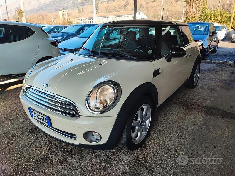 Usata Mini Cooper 122 CV (89 kW) 2010 Beige Utilitaria