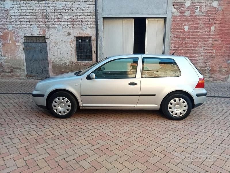 Usata VW Golf IV 75 CV (55 kW) 2001 Grigio Berlina