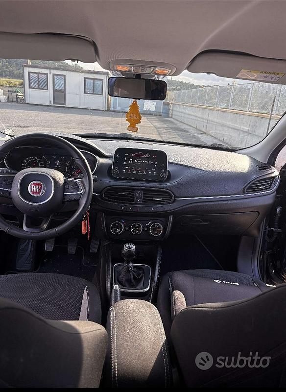 Usata Fiat Tipo 75 CV (55 kW) 2017 Nero Berlina