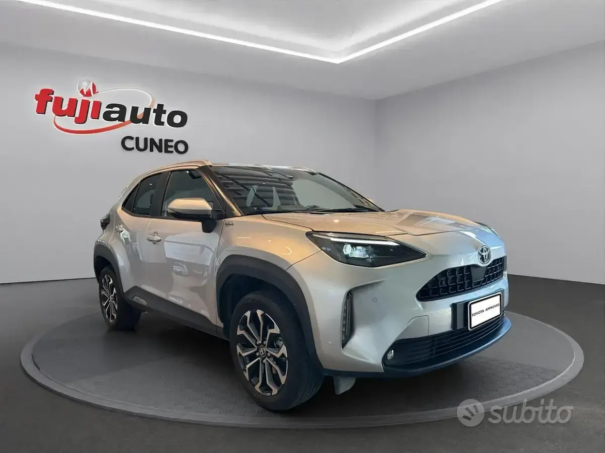 Usata Toyota Yaris Cross Trend 116 CV (85 kW) 2022 Grigio SUV